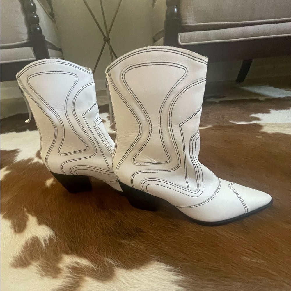 Brand new MATISSE ARIES WESTERN BOOT. These were a gift and simply not my style